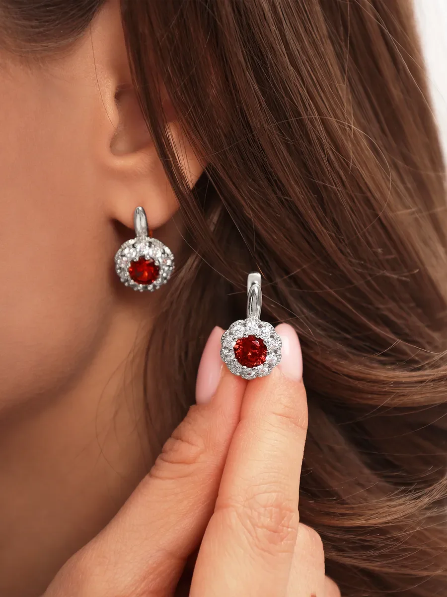 Серьги бижутерные висячие с красным камнем и камнями — фотография 3
