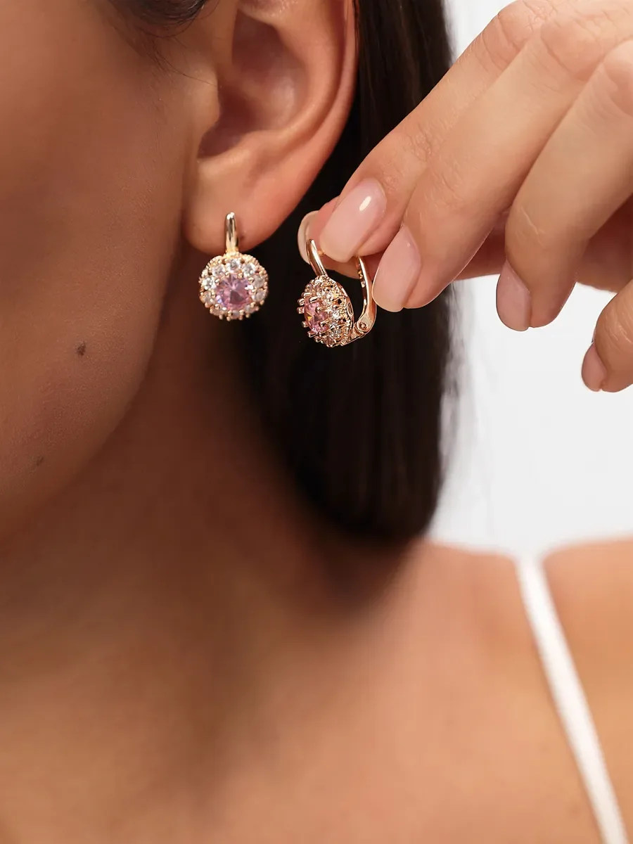 Серьги бижутерные висячие с розовым камнем и камнями — фотография 3