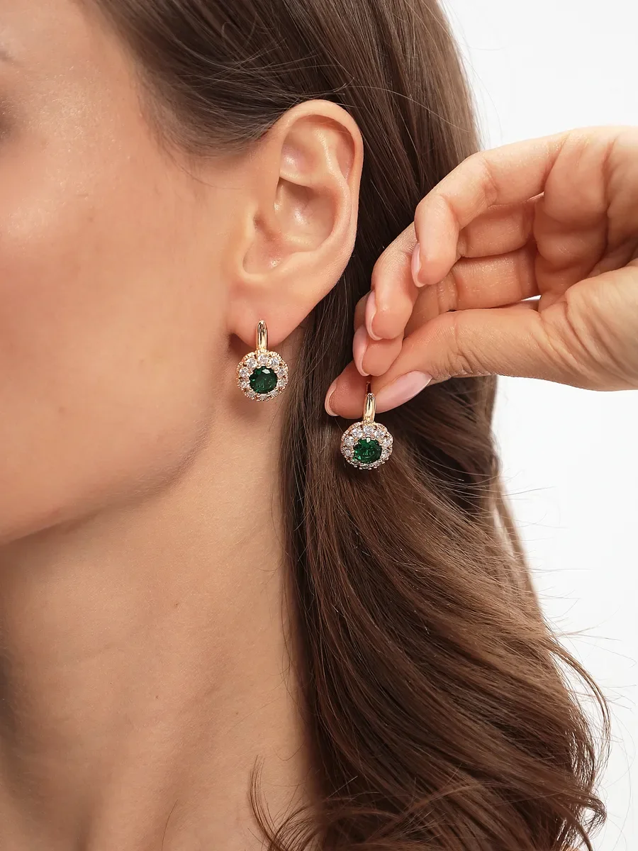 Серьги бижутерные висячие с зелёным камнем и камнями — фотография 3