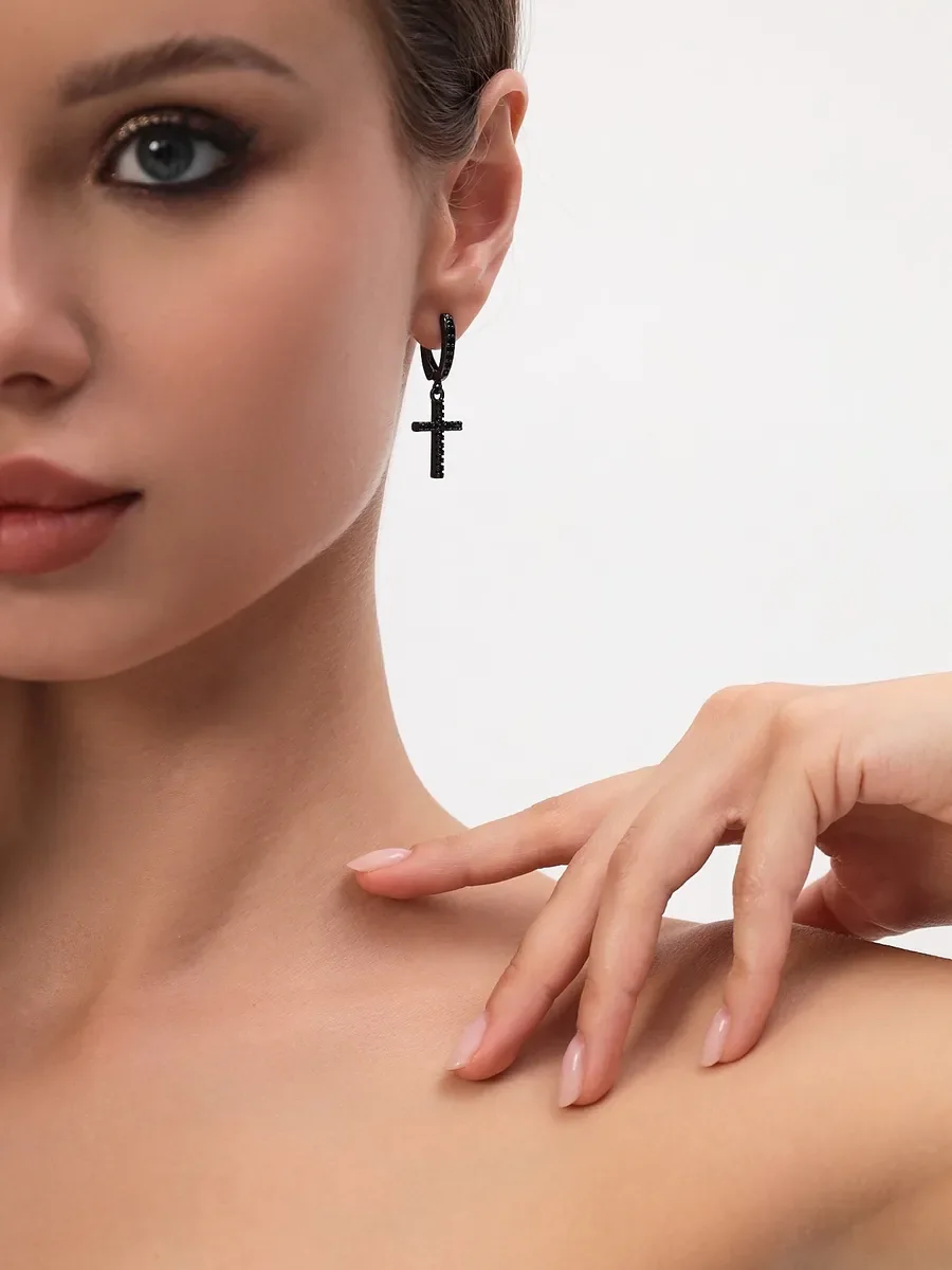 Серьги кресты бижутерия чёрные со стразами — фотография 2